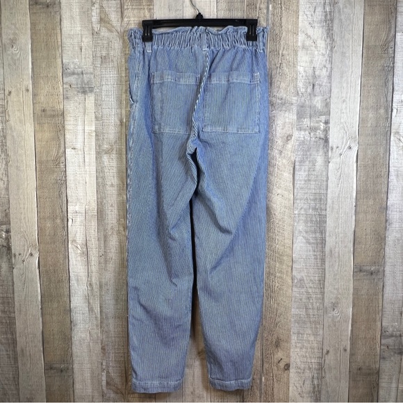 Universal Threads Size 4 Blue White Striped Straight Leg Cropped Paper B… - Picture 7 of 11